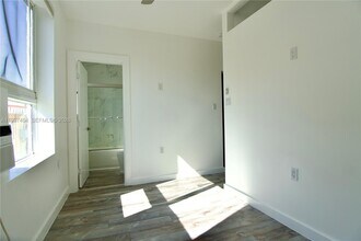 Building Photo - 1036 SW 5th St