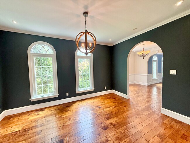 Building Photo - Luxurious 5BD, 4.5BA North Raleigh Home wi...