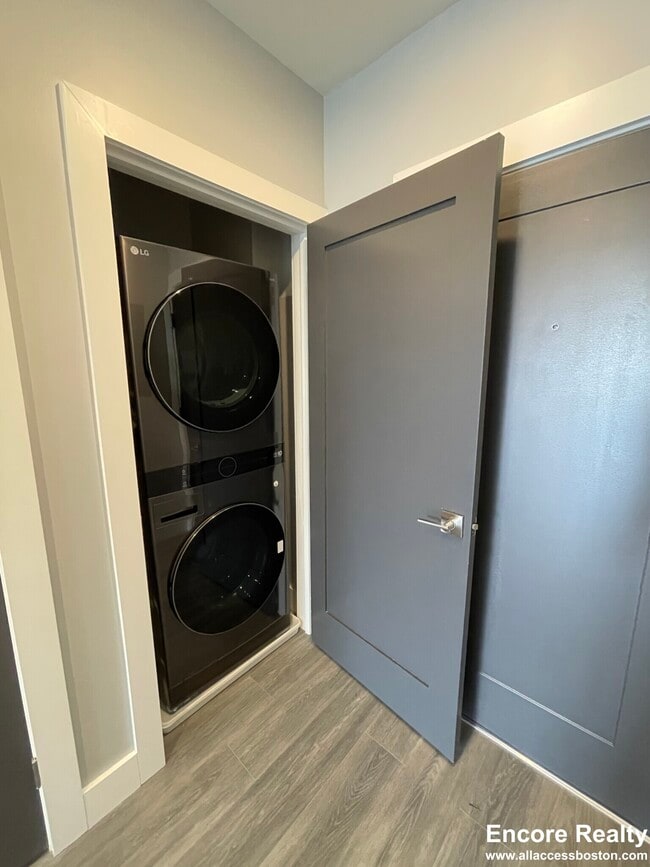 Building Photo - 365 Western Ave