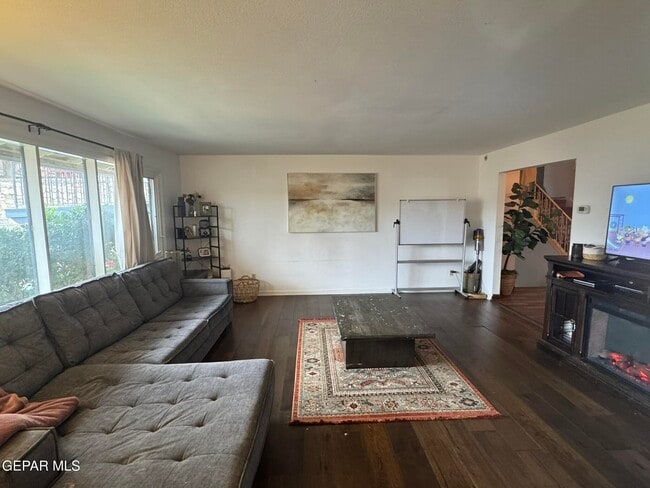 Building Photo - 6417 Pino Real Dr