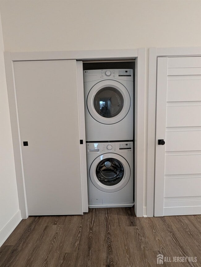 Building Photo - 581 Middlesex Ave