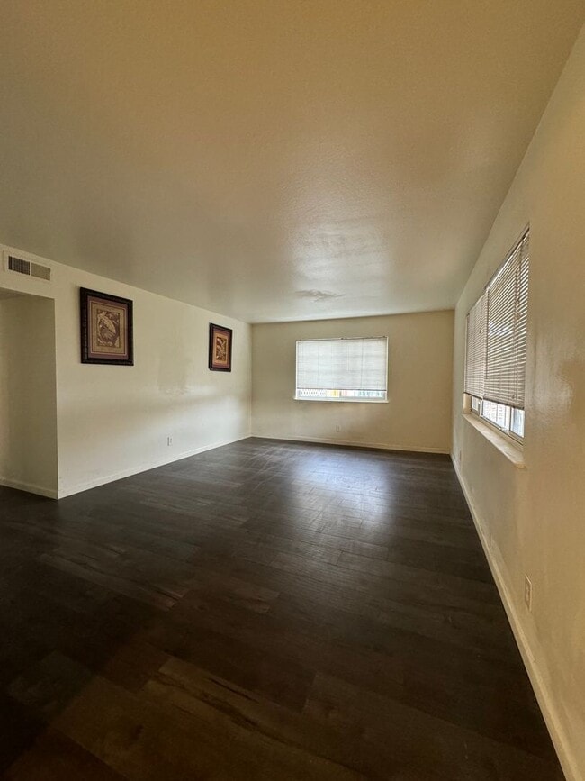 Building Photo - Spacious floor plans 3bedroom, 2bath in a ...