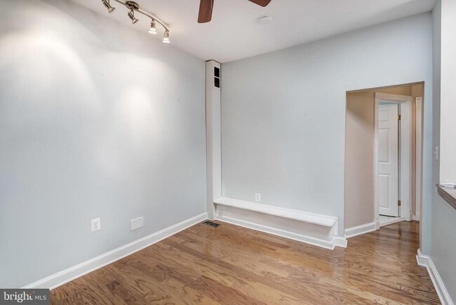 Building Photo - 806 S Clinton St