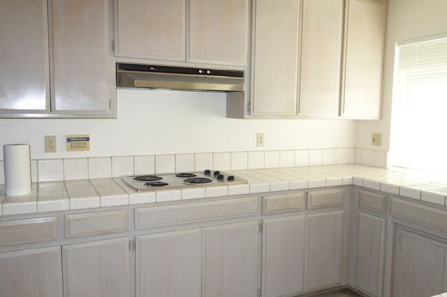 Building Photo - 105 Almond Dr