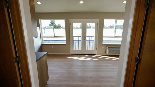 Building Photo - Baker Street Lofts