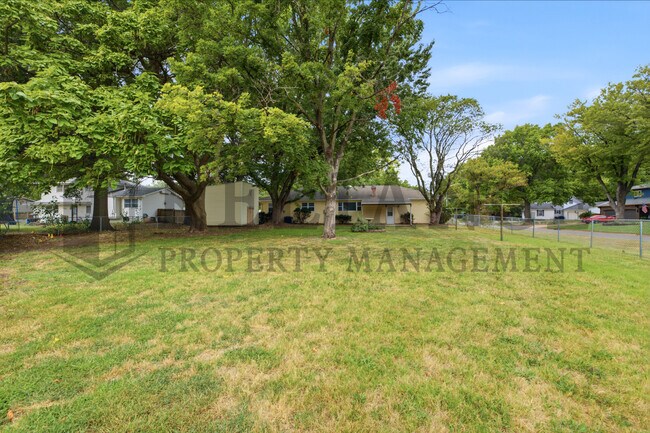 Building Photo - 428 Peach Tree Ln