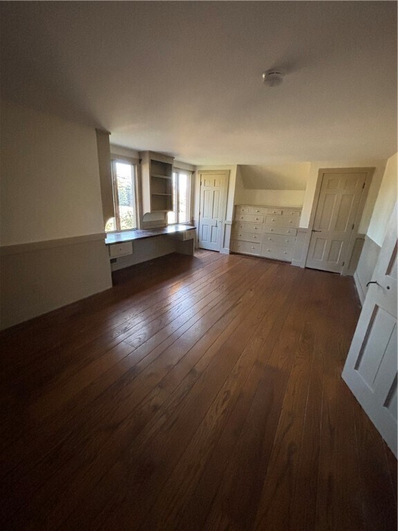 Building Photo - 930 W Bloomfield Rd