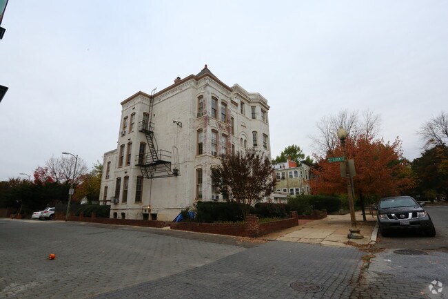 Building Photo - 115-117 12th St SE