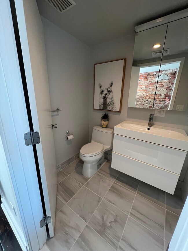 Building Photo - 2340 E Boston St