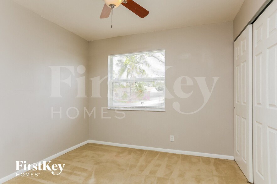 Building Photo - 4310 SW 24th St