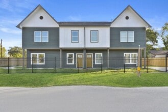 Building Photo - 6417 Eastland St