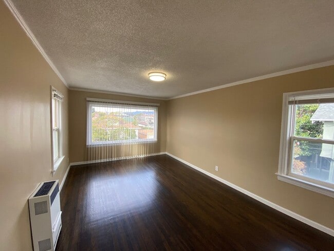 Building Photo - 817 52nd St