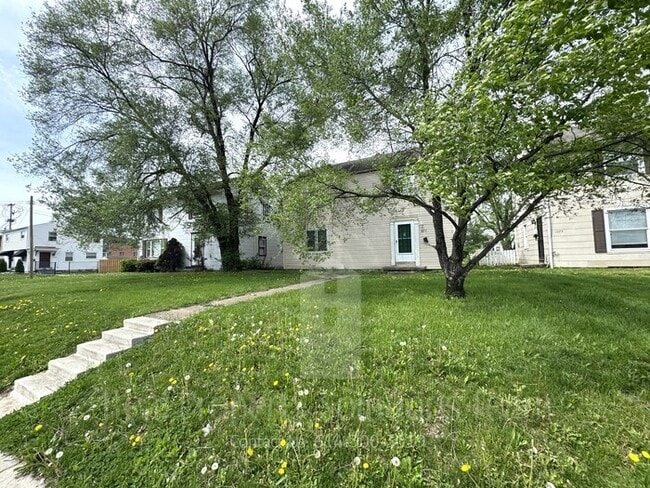 Building Photo - 1079 S James Rd