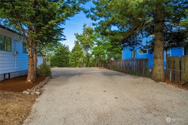 Building Photo - 6927 S Tyler St