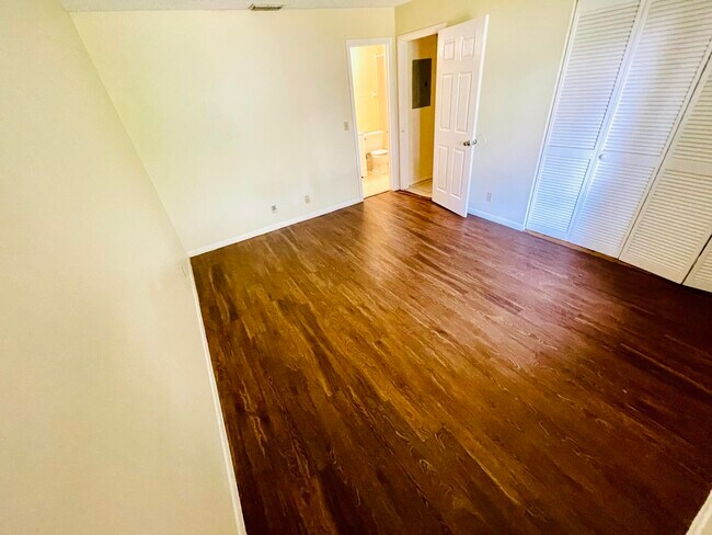 Building Photo - 3096 Collin Dr