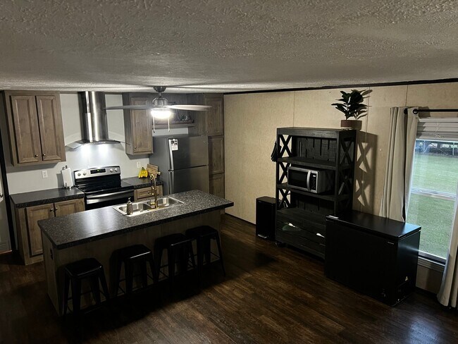 Building Photo - 130 Raoul Ln