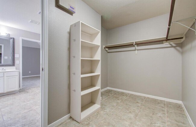 Building Photo - 4823 Upland Dale Ct