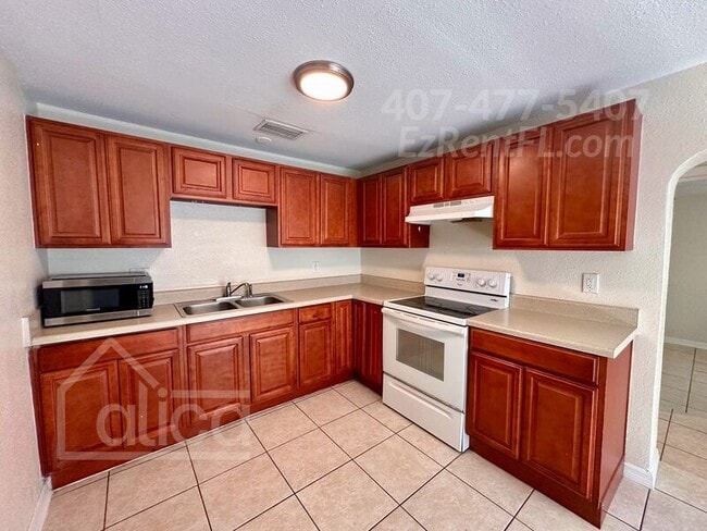 Building Photo - 2905 Villa Dr