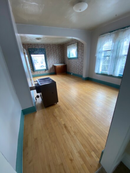 Building Photo - 220 4th Ave E