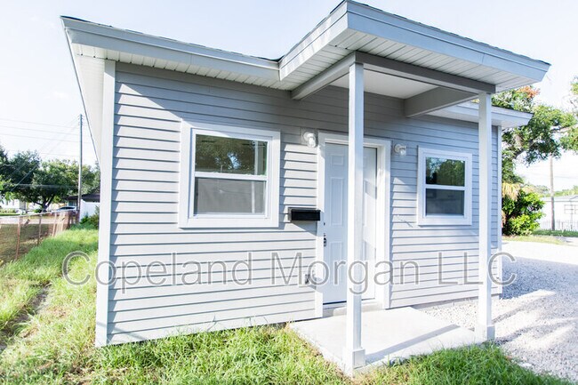 Building Photo - 3720 Iris St N
