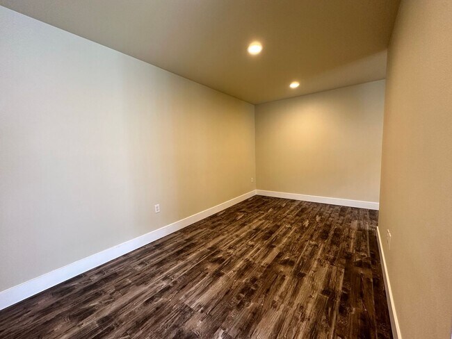 Building Photo - 207/209 Morton St