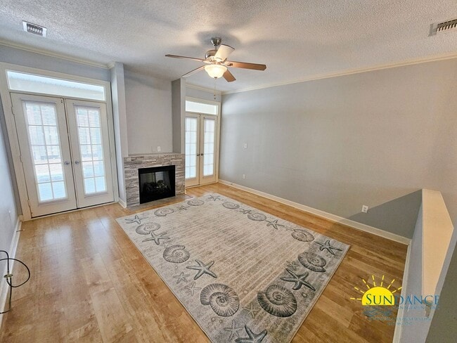 Building Photo - Gorgeous 3 Bedroom Townhouse in Miramar Beach