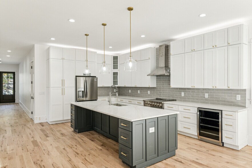 Building Photo - 2611 Charlesgate Ave