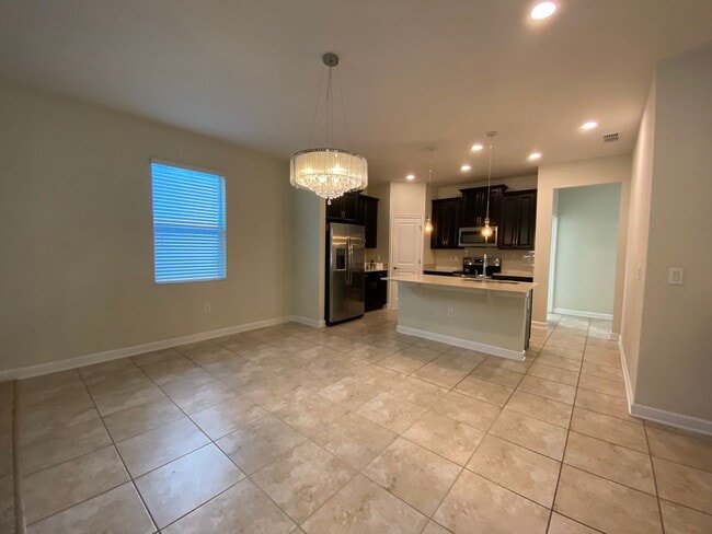 Building Photo - Spacious 4-Bedroom Home in Prime Winter Ga...