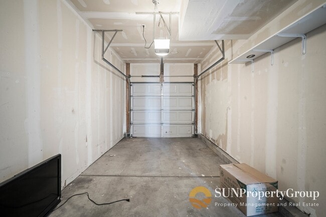 Building Photo - 1574 Calais Ct