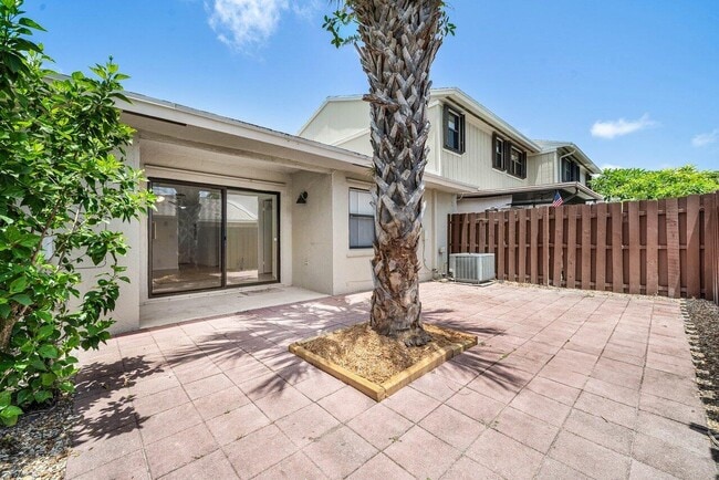Building Photo - 16422 Straw Way