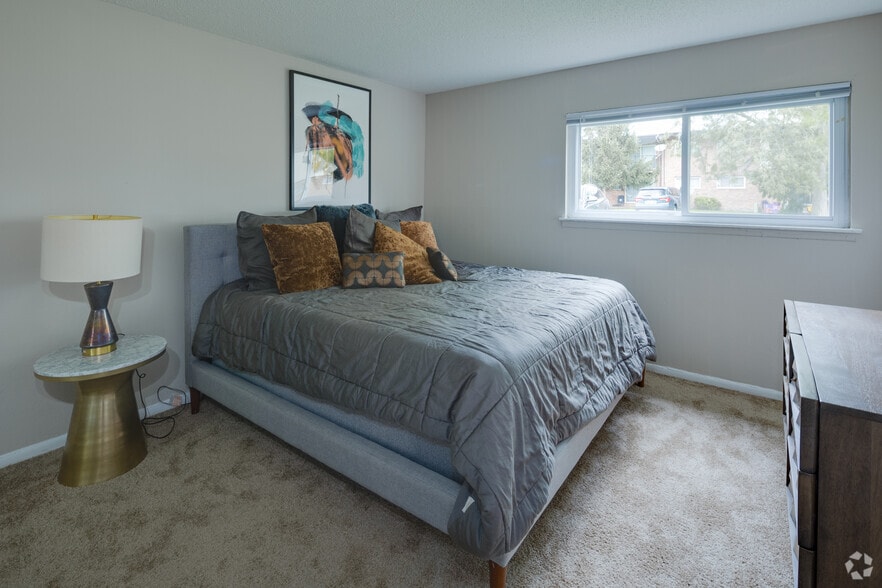 2BR-1BA-858-SF - Willow Hill