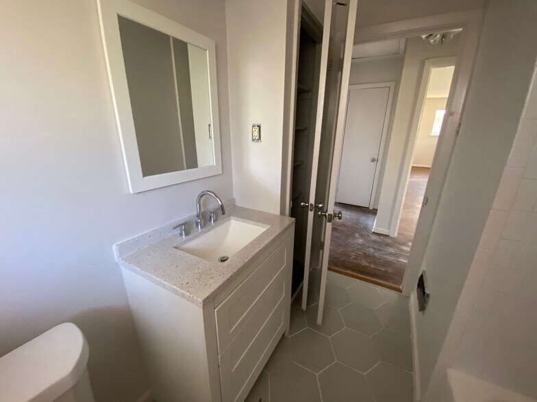 Building Photo - 536 81st St S