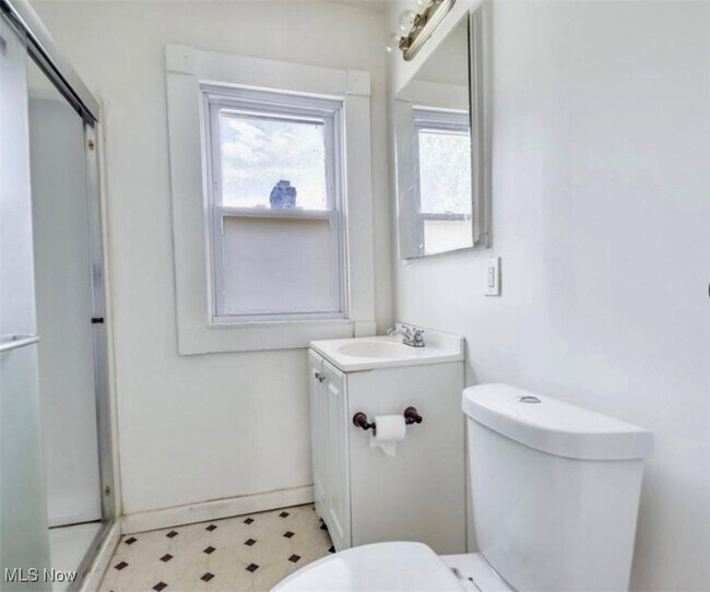 Building Photo - 1051 E 171st St