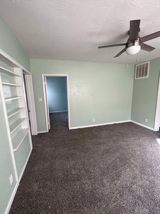Building Photo - COMING SOON: CUTE 2 BEDROOM / 1 BATHROOM HOUSE LOCATED RIGHT ACROSS FROM NORTH MIDDLE SCHOOL IN J...