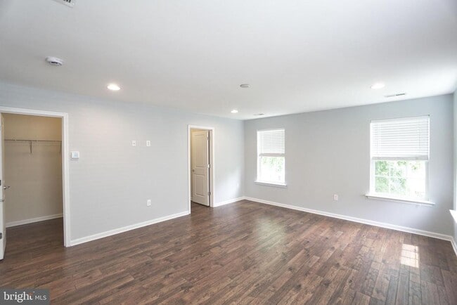 Building Photo - 1003 Chapman Cir