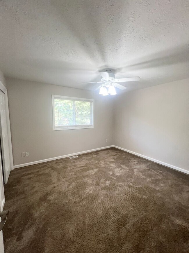 Building Photo - Suncrest Rental!