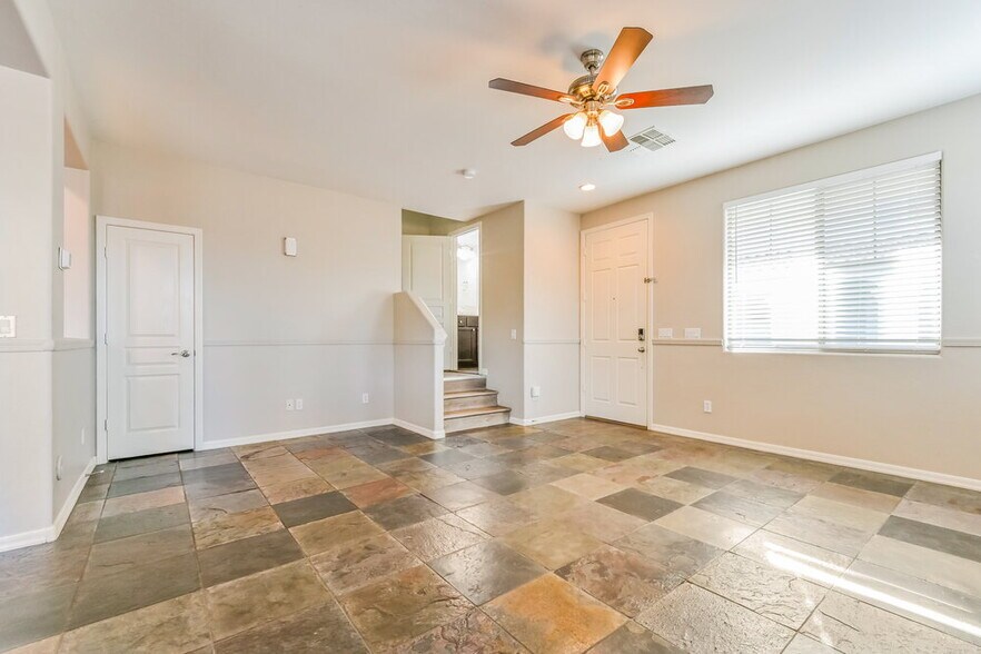 Building Photo - 126 E Catclaw St