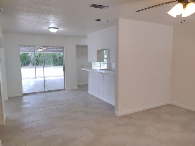 Building Photo - Meadow Village