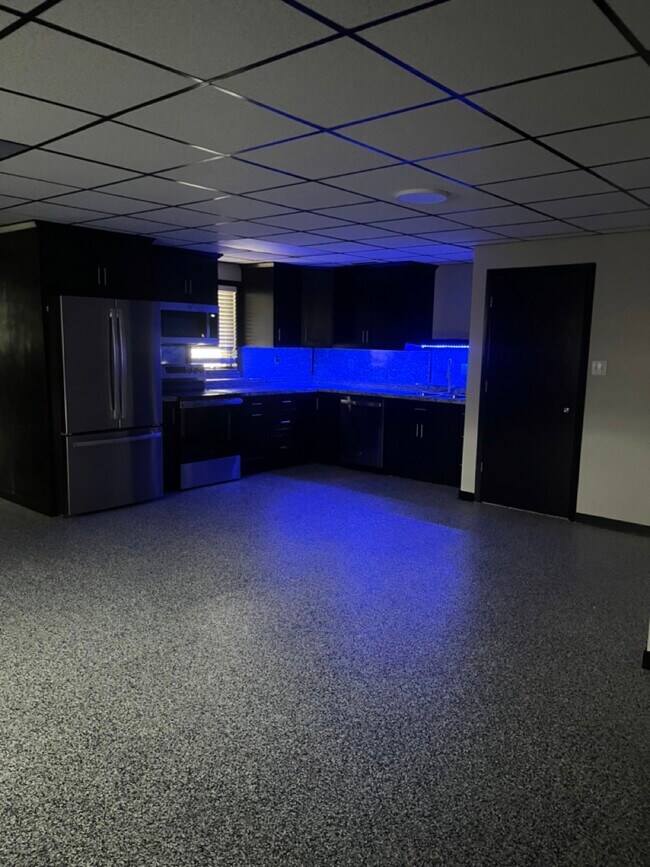 Building Photo - 809 County Rd 2 S