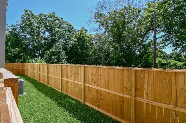 Building Photo - 3715 St Charles St