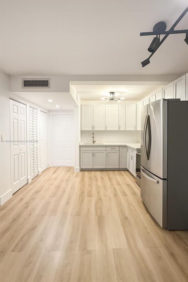 Building Photo - 445 SW 11th St