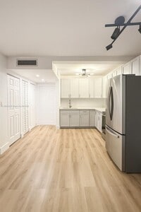 Building Photo - 445 SW 11th St