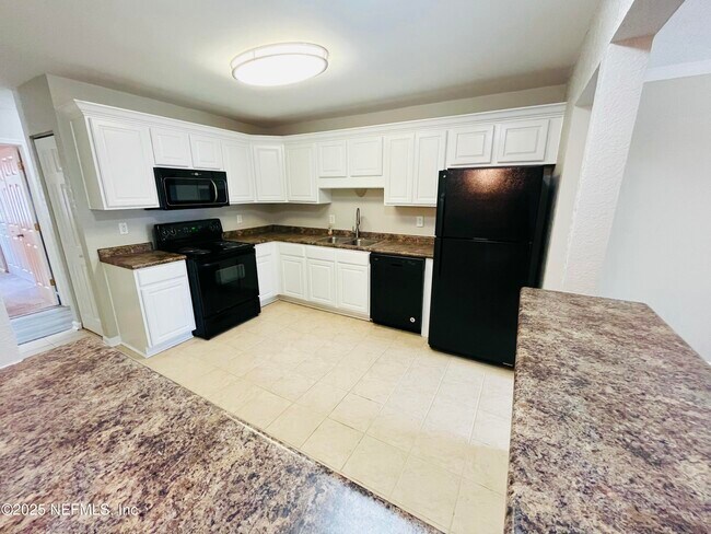 Building Photo - 8880 Old Kings Rd S