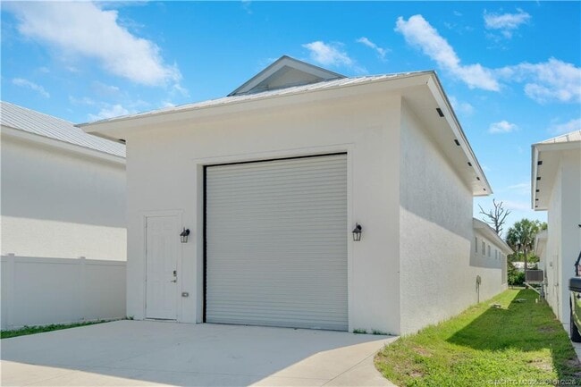 Building Photo - 4982 SE Railway Ave