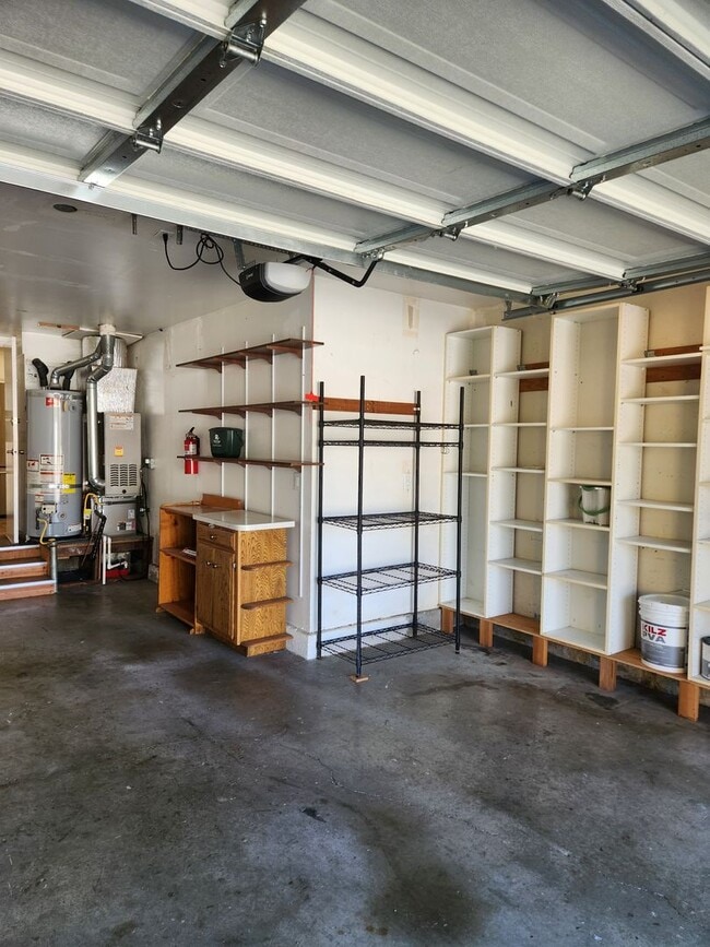 Building Photo - Very nice 2 Bd, 2 Bath Triplex w/yard in OAKMONT - Oakmont is a senior community.