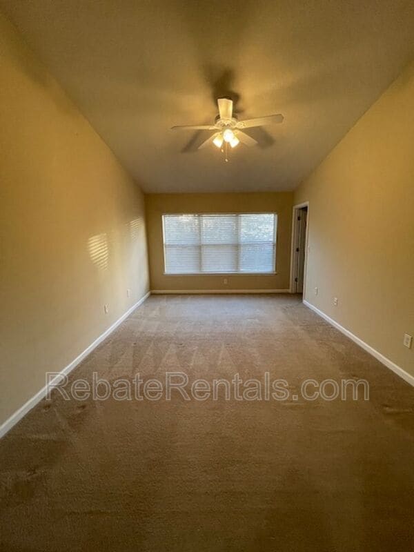 Building Photo - 4199 Highwood Dr