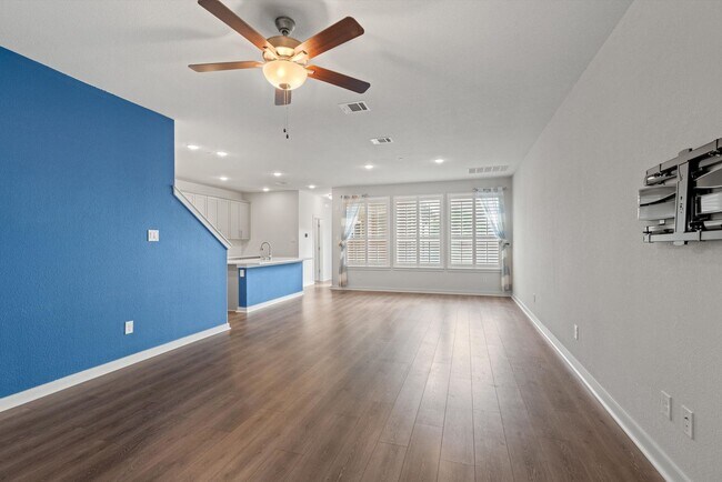 Building Photo - Spacious 3 Bedroom Townhome in Gated Community