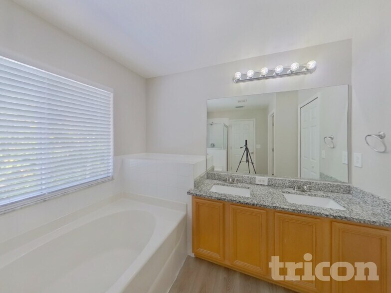 Building Photo - 27209 La Jolla Way