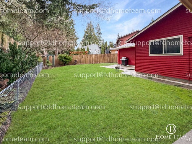 Building Photo - "Charming 3-Bed Bothell Home with Granite Touches, Cozy Fireplace, and Gleaming Hardwood Floors!"