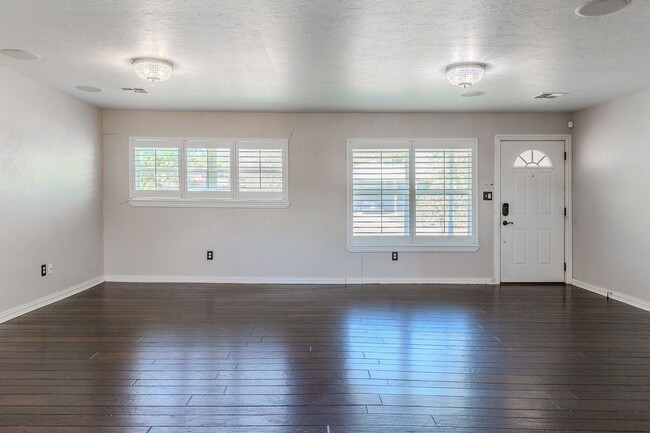 Building Photo - Remodeled 2 bedroom, 1 3/4 bath AVAILABLE ...